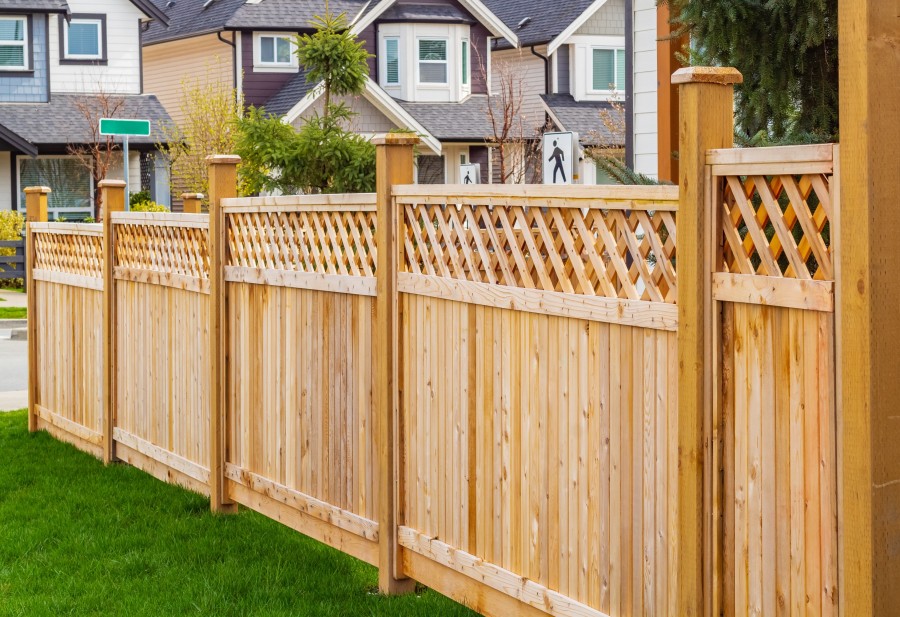 Comment créer une clôture en bois originale pour votre jardin ?