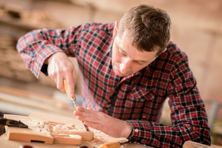 Comment débuter facilement en sculpture sur bois ?