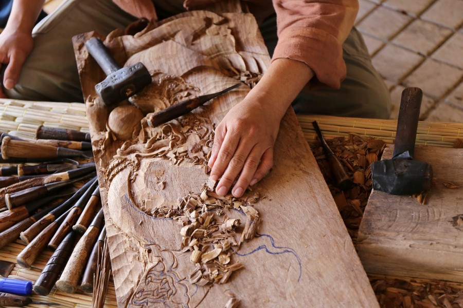 Pourquoi la sculpture sur bois est-elle une forme d'art fascinante ?